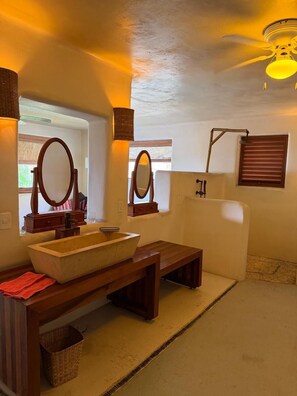Interior - Terrific 4-bedroom villa, private pool and Zihua bay views. Service included! (Zihuatanejo)