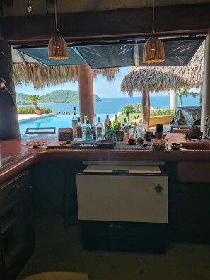 Bar (on property) - Terrific 4-bedroom villa, private pool and Zihua bay views. Service included! (Zihuatanejo)