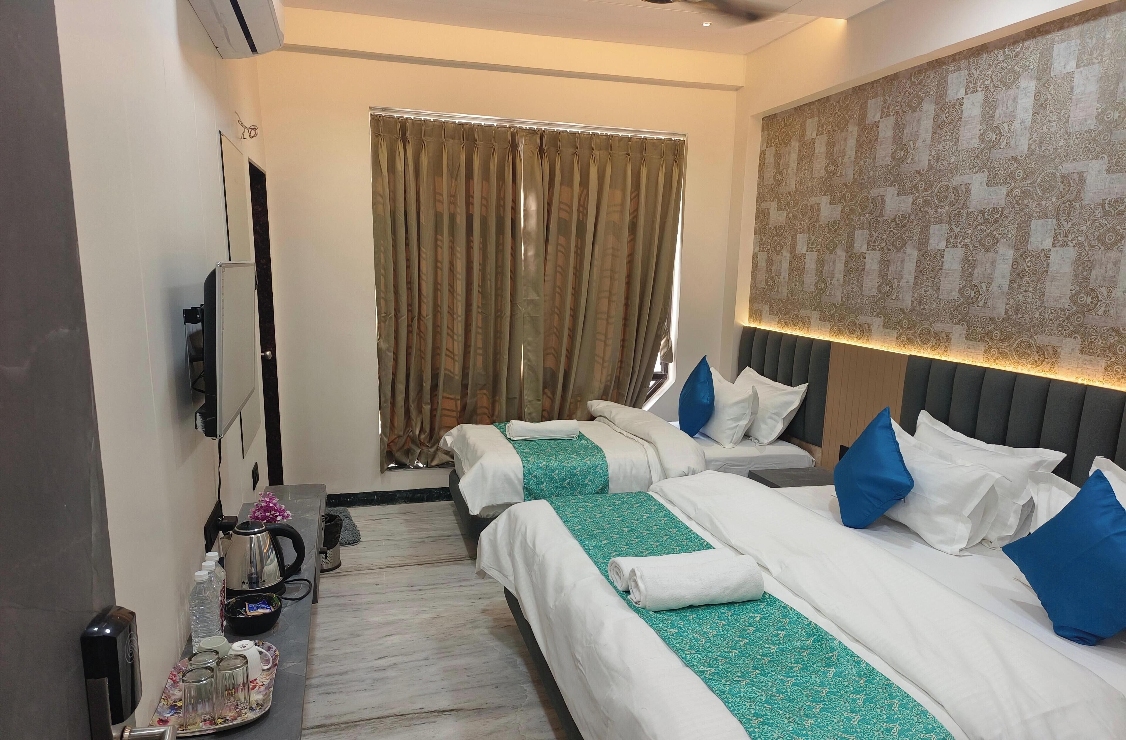 Classic Triple Room, City View