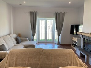 Smart TV, fireplace, books - Private villa with pool in Chiclana (Chiclana de la Frontera)