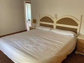 3 bedrooms, iron/ironing board, free WiFi, bed sheets - Private villa with pool in Chiclana (Chiclana de la Frontera)
