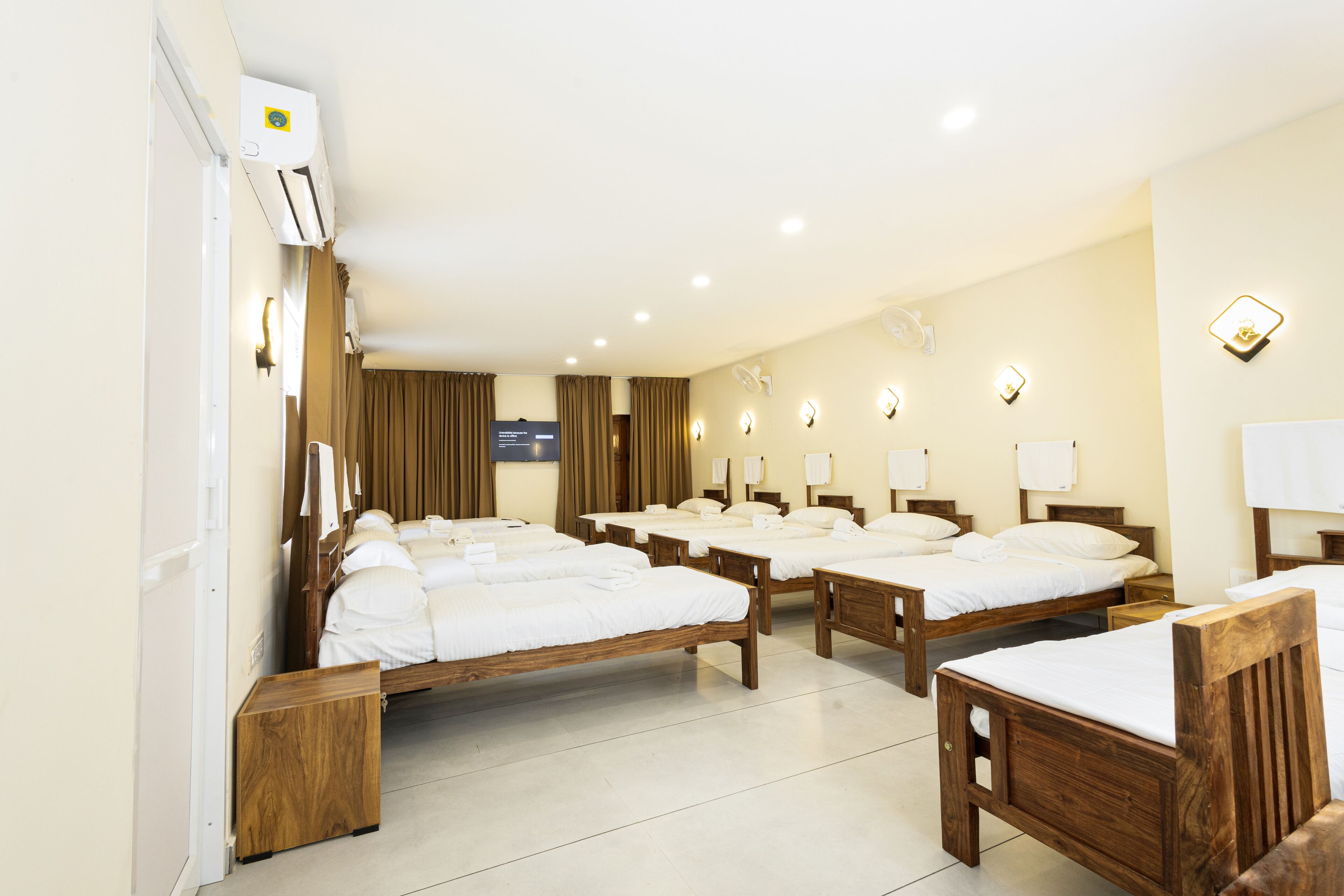 デラックス 共同ドミトリー ガーデンビュー | セーフティボックス (室内)、デスク、ノートパソコン用作業スペース、アイロン / アイロン台