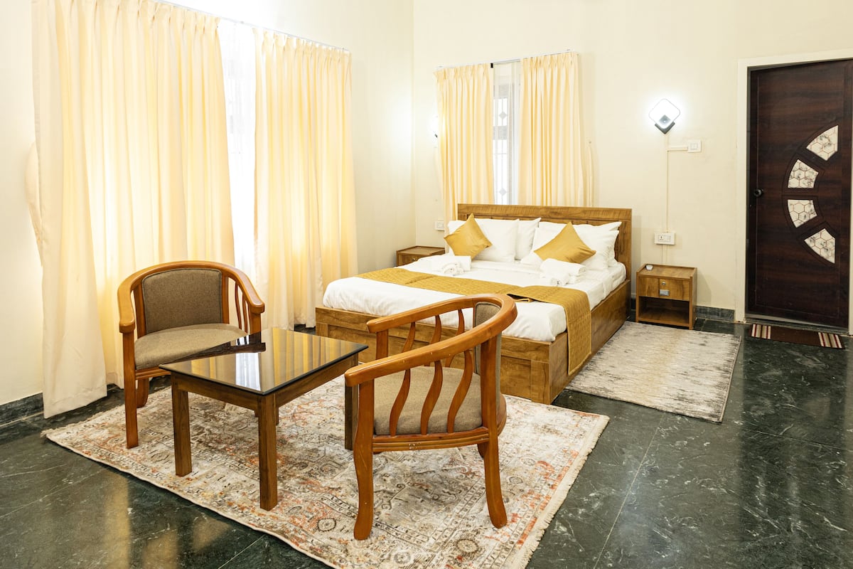 Deluxe Double Room, Garden View | In-room safe, desk, laptop workspace, iron/ironing board