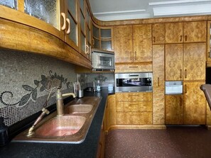 Kühlschrank, Ofen, Herdplatte, Geschirrspüler