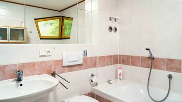 Secador de pelo y toallas