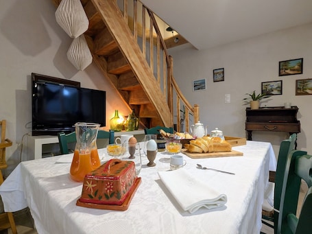 Dining. Guesthouse with pool and spa near Puy-en-Velay