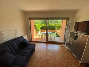 TV - 2-room Apartment Ground Floor with Terrace (Argelès-sur-Mer)