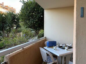 Outdoor dining - 2-Room Apartment with Garage - Bormes-les-Mimosas (Bormes-les-Mimosas)