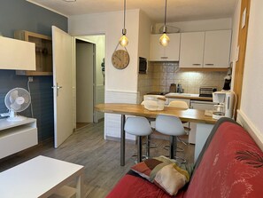 TV - 2-Room Apartment with Garage - Bormes-les-Mimosas (Bormes-les-Mimosas)