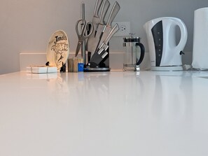 Coffee and/or coffee maker - Family-friendly Serenity 2-bedroom house with AC in Old Harbour (Old Harbour)