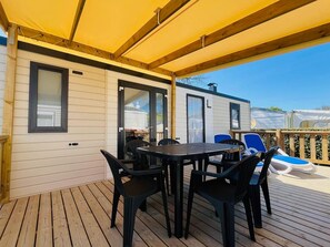 Outdoor dining - Mobile home 32m² with terrace - 3 bedrooms, 6 people (Dolus-d'Oléron)
