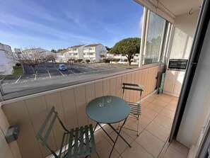 Dining - Apartment near the beach, balcony, private parking (Saint-Hilaire-de-Riez)