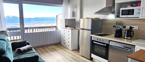 Kjøleskap, ovn, oppvaskmaskin og kaffetrakter/tekoker