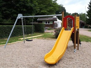 Children’s area - Cozy mobile home for 2 with terrace (Isle-et-Bardais)
