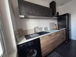 Fridge, stovetop, coffee/tea maker - Bright T3 apartment in the heart of Royan, 500m from the beach (Royan)