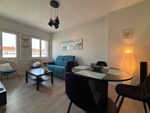 Dining - Bright T3 apartment in the heart of Royan, 500m from the beach (Royan)