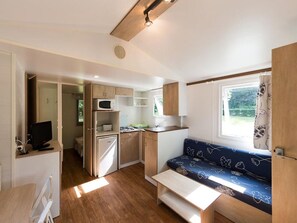 Interior - Mobile Home 29m² with Terrace - 6 Pers, 2 Rooms (Isle-et-Bardais)