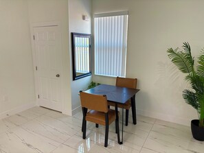 Dining - Enjoyable 1-bedroom house in charming Lehigh Acres/Fort Myers (Lehigh Acres)
