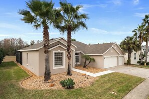 Exterior - Luxury 4BR Villa Golf View /Theater/Huge Pool&Spa (Davenport)