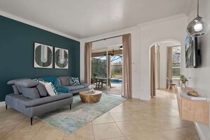 TV, video games, offices - Luxury 4BR Villa Golf View /Theater/Huge Pool&Spa (Davenport)