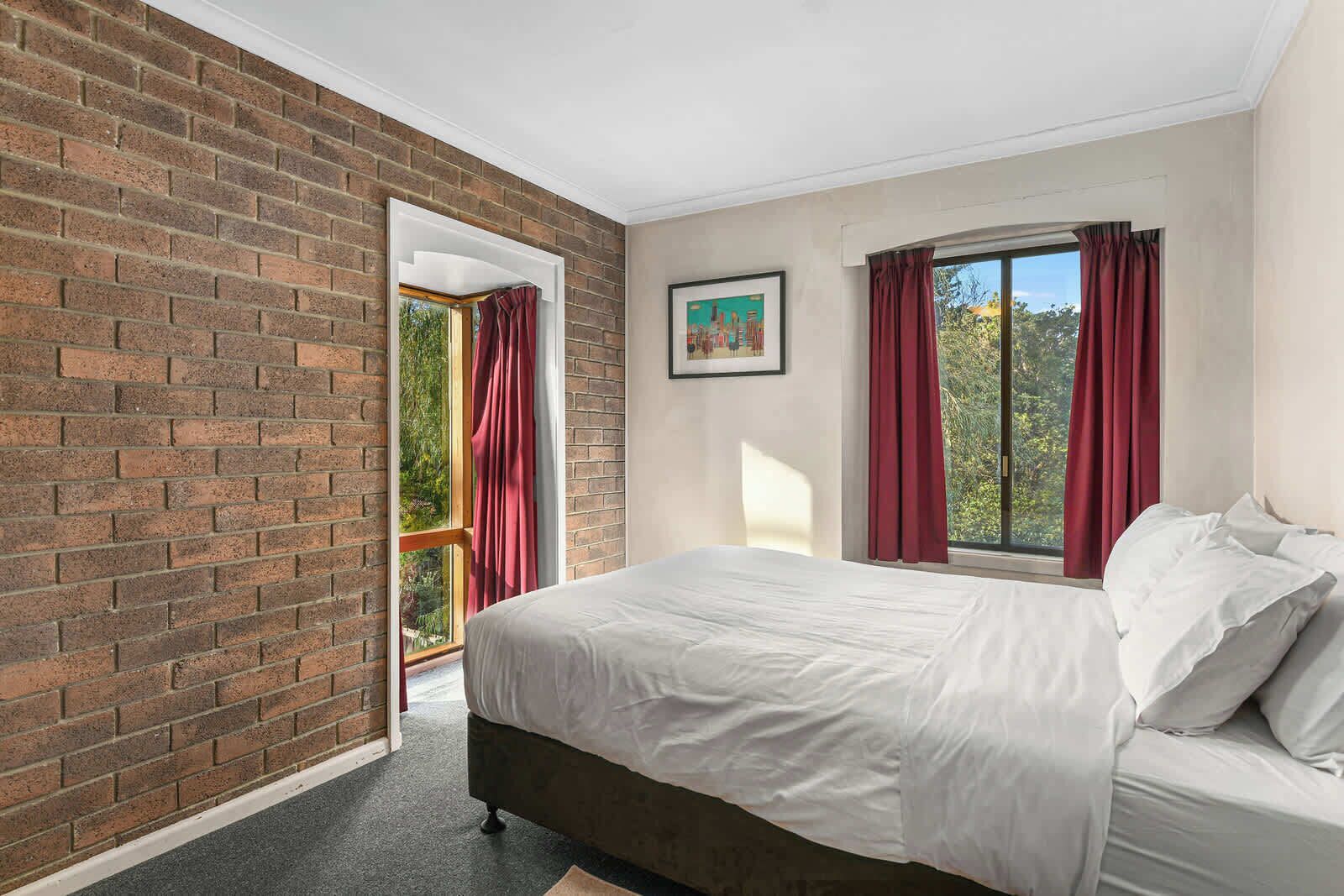 2 habitaciones, tabla de planchar con plancha, cuna de viaje y wifi 