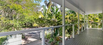 The Palms - Beach Retreat With Pool, Garden, BBQ