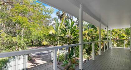 The Palms - Beach Retreat With Pool, Garden, BBQ