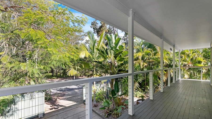 The Palms - Beach Retreat With Pool, Garden, BBQ