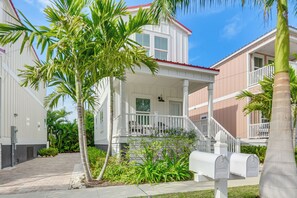 Interior - Steps to Riverwalk! Dtwn Bradenton Snowbird Haven (Bradenton)
