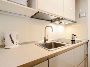 Fridge, microwave, cookware/dishes/utensils - Studio T by Interhome (Bormio)