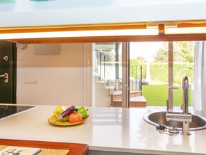 Fridge, oven, dishwasher, cookware/dishes/utensils - Vacation home Tiana by Interhome (Tossa de Mar)