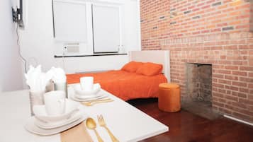 1 dormitorio, tabla de planchar con plancha, Internet y ropa de cama