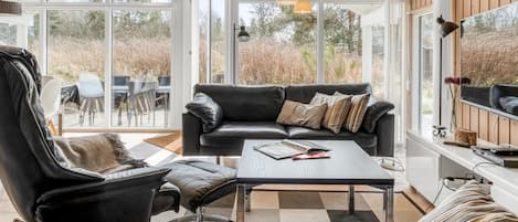 Téléviseur, foyer, lecteur de DVD