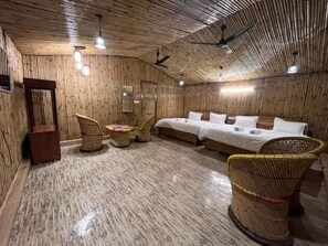 家庭套房, 陽台, 花園景觀 | 客房內保險箱、熨斗/熨衣板