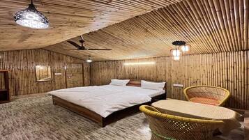 Deluxe Double Room, 1 King Bed, Balcony, Garden View | In-room safe, iron/ironing board