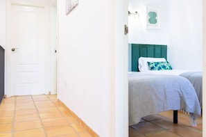 Iron/ironing board, travel cot - PINAR vacation home  (Finestrat)