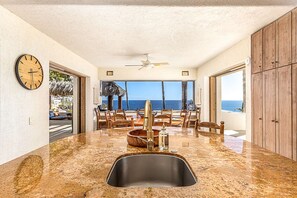 House | 5 bedrooms, Internet - w Chic 5BR Oceanview Villa w Pool in Pedregal (Cabo San Lucas)