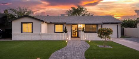 4 عدّة غرف نوم وخدمة الإنترنت