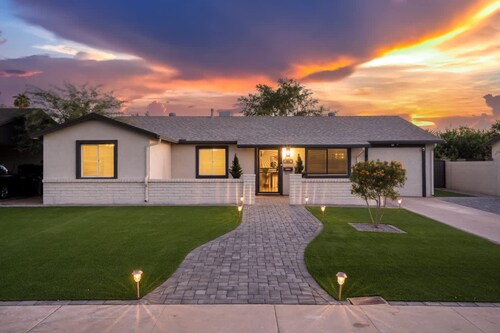 Chic Home With Backyard Oasis Pool Game Room