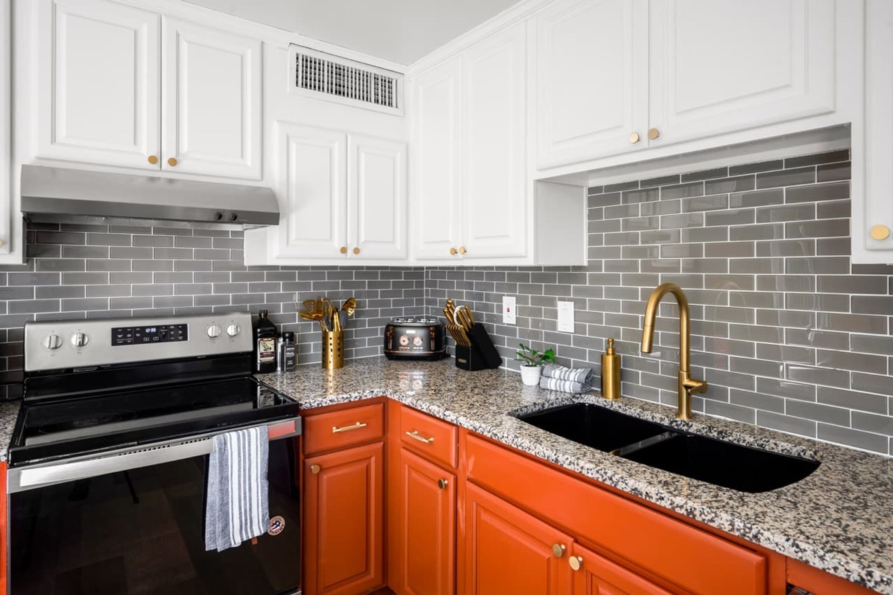 4 عدّة غرف نوم وخدمة الإنترنت