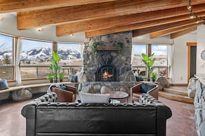House | 5 bedrooms, Internet - Perfect 5BD Family Mountain Getaway by Yellowstone (Emigrant)