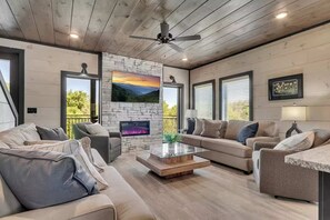 Suite | 5 bedrooms, Internet - Firefly Lodge Indoor Pool Theater Hot Tub (Sevierville)