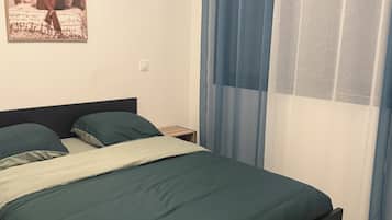 Fer et planche à repasser, accès Internet, draps fournis