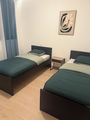 Iron/ironing board, internet, bed sheets