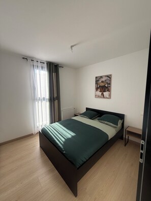 Fer et planche à repasser, accès Internet, draps fournis