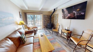 TV, fireplace - Updated! Walk to Main St. Events, Dining, Shops. 1st Floor, Pool, Hot Tub (Frisco)