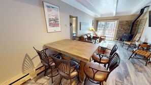 Dining - Updated! Walk to Main St. Events, Dining, Shops. 1st Floor, Pool, Hot Tub (Frisco)