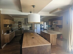 Micro-ondes, four, plaque de cuisson, lave-vaisselle