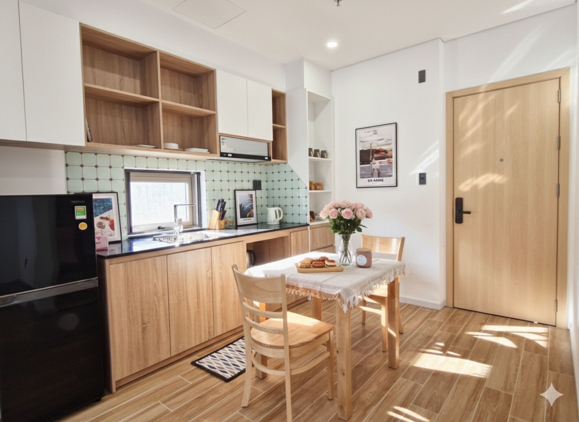 Réfrigérateur, plaque de cuisson, bouilloire électrique