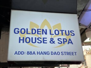 Exterior detail - Golden Lotus (Ha Noi)